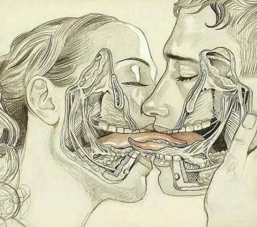 Por esto deberías preocuparte de los besos en la frente…